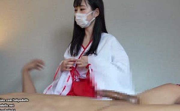 真正的高潮！？给她的阴户指法。