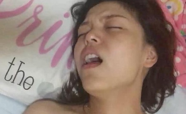 私会弟妹在兄弟过夜看见裸睡的弟妹_于是一做二不休就直接把她给办了