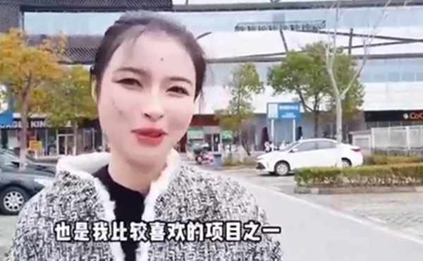 商场跳弹挑战骚货女友带着跳蛋塞进骚逼在某商场购物