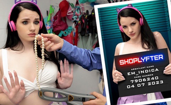 穿着迷你裙的丰满宝贝用印度大麻乳头操淫荡的保安人员