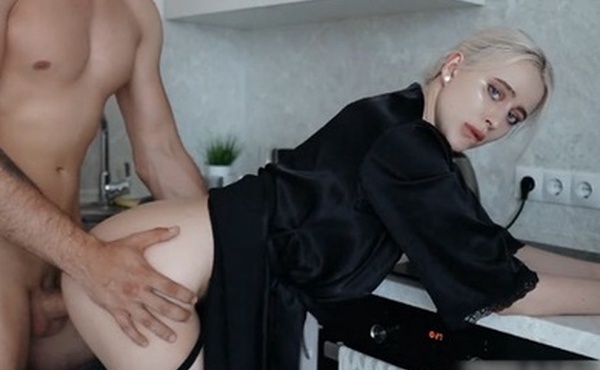 姐姐在厨房被亲弟弟后入