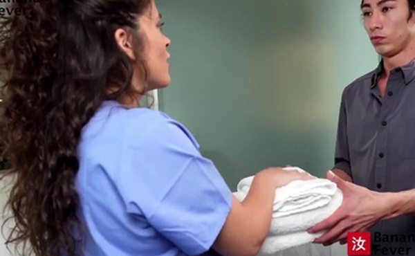 国内肌肉男猛干国外混血护士