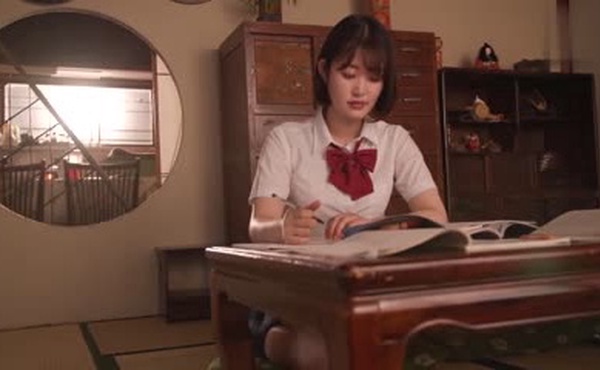 SSIS-583我親愛的爸爸和我最好的朋友Yura-chan我今天注意到了他們聞起來像同一塊肥皂YuraKano