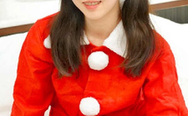 萝莉圣诞老人陈的骆驼趾男人脚间性交！后面的原始中出！高松惠子