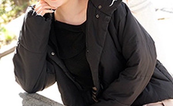 素人妹出道前接受AV采访，瞬间被操 富坚澪