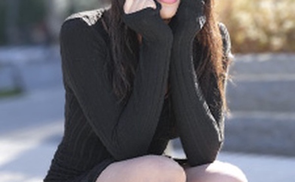 异国素人女孩在 AV 采访期间突然性交 阿米莉亚