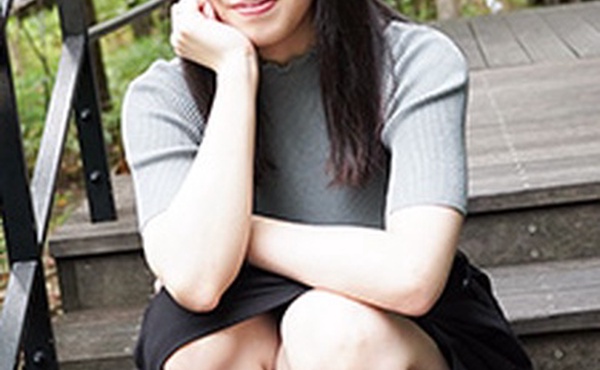 穿着淫秽内衣，与充满性感的素人女孩发生性关系！葵梅