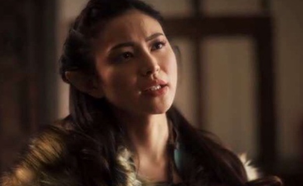 亚裔女骑士被国王暴力性侵