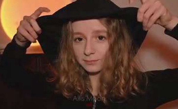 可爱的宝贝专业地控制我的鸡鸡