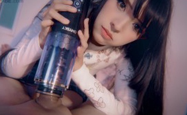 漂亮女孩自慰器强烈高潮