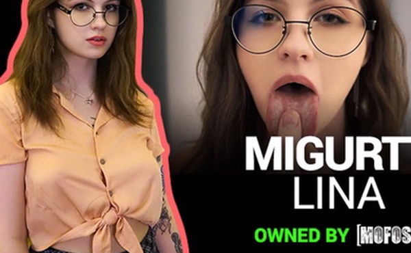 饥渴宝贝MigurttLina在骑乘前深喉她男友的大鸡巴