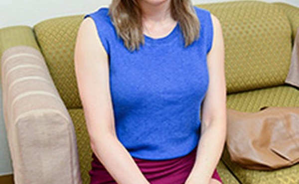 素人AV采访——AV导演的最爱！一位会销售的人才来面试了！ ～大下博子