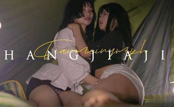 野营4p性感模特与粉丝激情户外野战