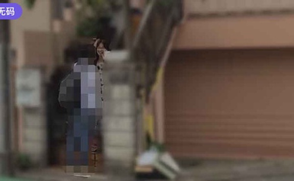 FC2-3010858 【個人】優しそうな旦那を尻目に、遊ぶ金欲しさに融資を受ける美人チャラ妻他人棒に食らいつき