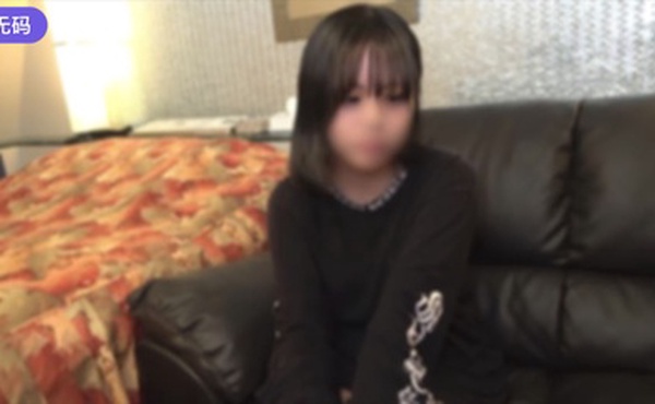 FC2-2968650 控えめであどけない顔なのに巨乳。世の中をまだ知らないのをいいことに家出に中出しSEX！