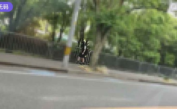 FC2-2959512 府立普通科③長い黒髪の女の子。卒業後田舎を出る為、知らないおじさんに身体を売る。-cd1