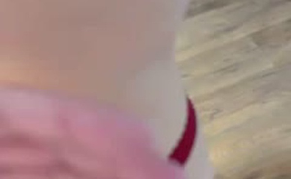 乖乖的小母狗，全程露脸黑丝诱惑，被大哥调教玩弄，揉奶舔逼叫的好骚，深喉大鸡巴后入爆草，尿尿给她喝真骚