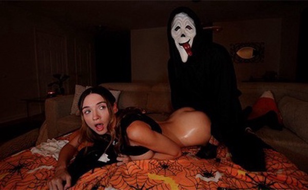 万圣节夜，趁男朋友忙着的时候，家里的入侵者狠狠地操了我