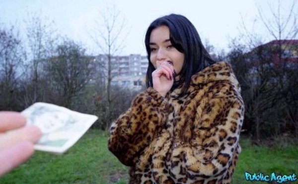 现金搭讪路人小姐姐