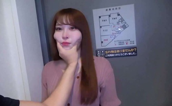 长相可爱甜美的白虎女大为了学费援交被暴力深喉3P.哭的梨花带雨嫩穴