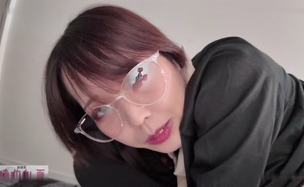  [即ハメ中出し素人］無修正≪美人受付嬢反則級のフェロモン≫美乳小柄！欲求が溜まり敏感で幾度も痙攣を繰り返す狭いマンコ奥に1週間溜めた特濃ザーメンをたっぷり種付け！UN_KVIDEO_02102025_4984