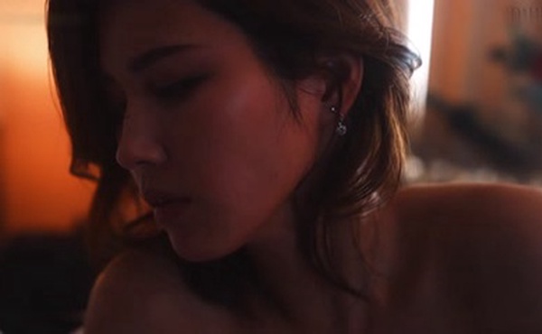 『甘美なる接吻、裏切りの不倫。』婚約者の浮気を知って、性に奔放になってイケてる社長と濃密KISSしてハメを外して日常は壊れていった。 美乃すずめUncensored-DLDSS-392 