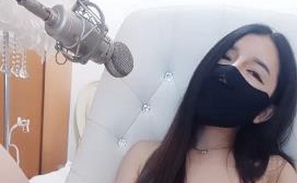 长乳头口罩妹子全裸自慰秀